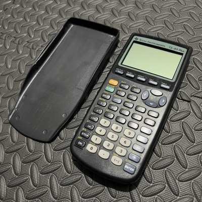 Texas Instruments TI-83 Plus Taschenrechner inkl. Schutzcover