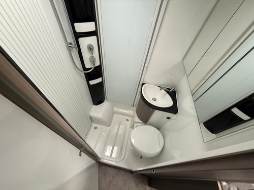 Hobby Optima Ontour Edition V65 GQ 3 Berth Island Bed 2021 Motorhome For Sale - Picture 7 of 9
