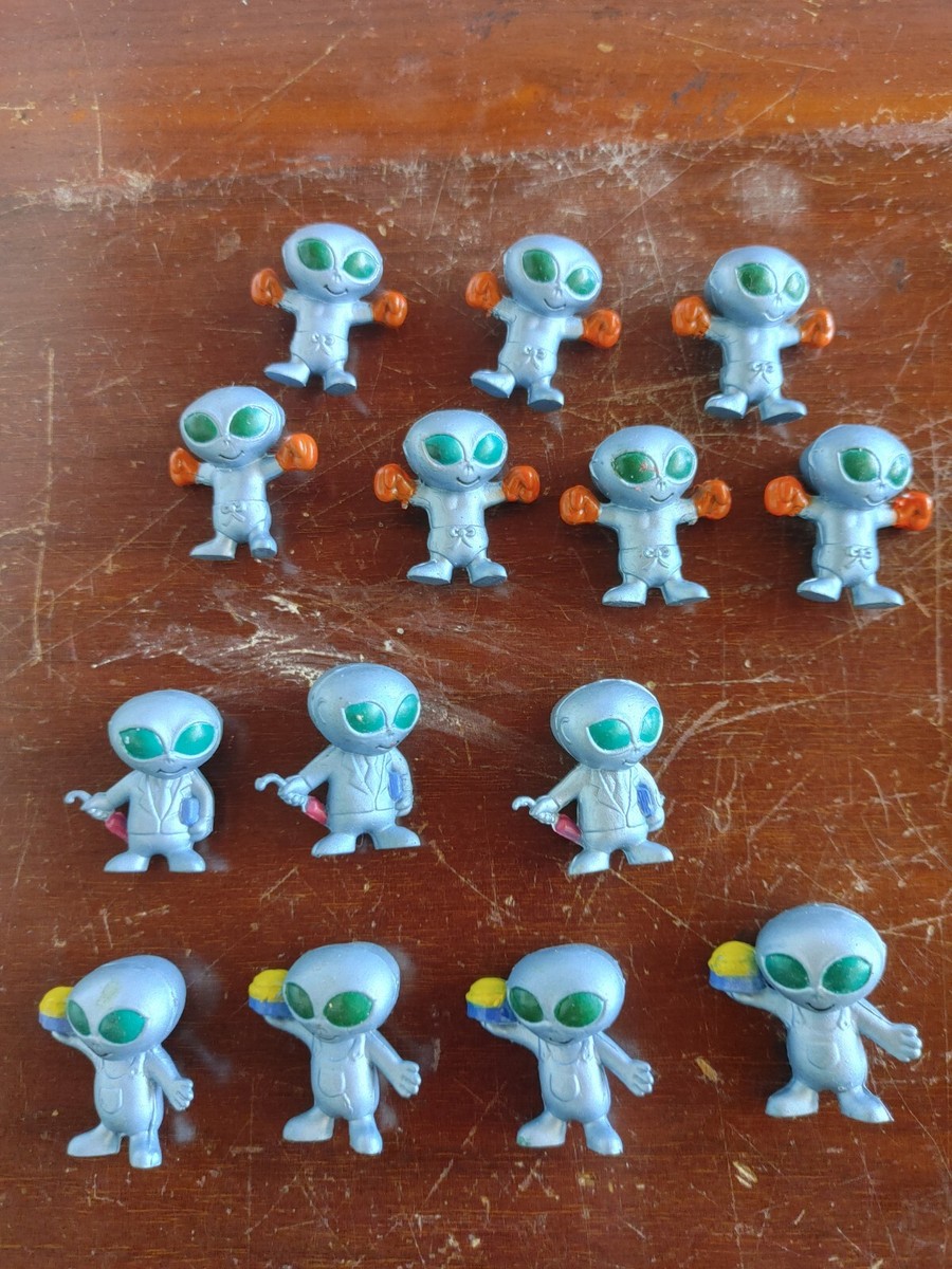 Vintage 1990s Sports ALIENS Mini Figures 1