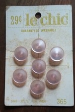 Vintage le chic Guaranteed Washable Buttons on Original Card