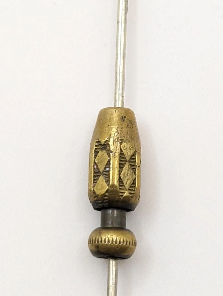 Broche Rubí Oro-Diamante-Piedra .05 CT. Oro Blanco 14K 1.5g Foto 4 de 4