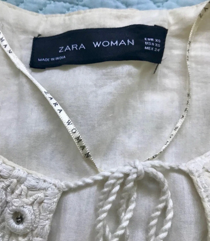 Fabulosa Chaqueta de Gasa Bordada de Algodón Marfil con Borlas Pom XS Foto 3 de 4