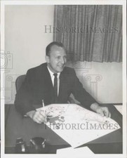 1965 Press Photo Mary Carter Paint Co. Executive William R. Hutton Works at Desk