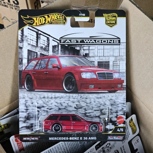 2025 HOT WHEELS PREMIUM MERCEDES-BENZ E 36 AMG WAGON FAST WAGONS 4/5 - Picture 2 of 5