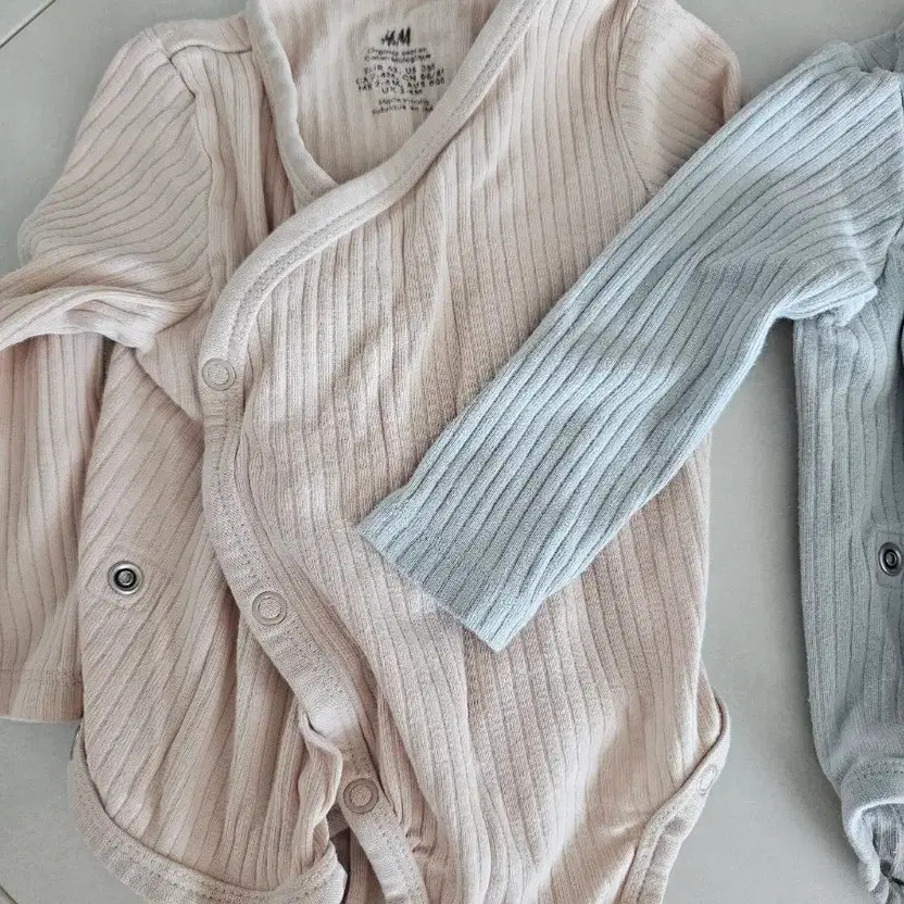 H&M 3M Baby Bodysuit & Hat & Pants Set, 6 Pieces, Light Used thumbnail 5