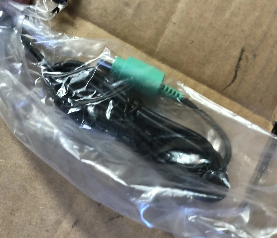 V7 M30P20-7N Optical Mouse New - Image 3 of 4