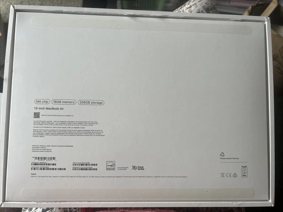 MacBook Air 13 pulgadas SOLO EN CAJA color azul medianoche Foto 2 de 4