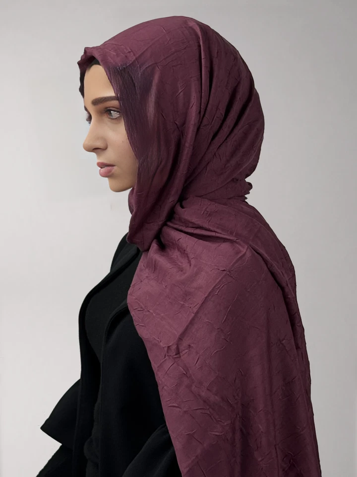 Ciruela arruga | Hiyab tono púrpura/chal rectangular Foto 3 de 3