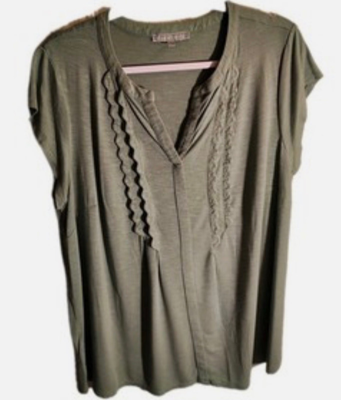 Daniel Rain Women's 1X Soft Stretchy Green Blouse W/ Front Ruffle detail V neck
