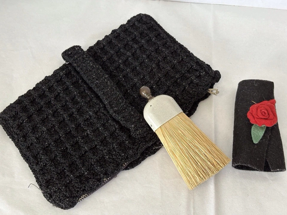 Bolso sin asas vintage de ganchillo negro y cepillo de ropa vintage para damas... ¡ACCESORIO! Foto 2 de 4