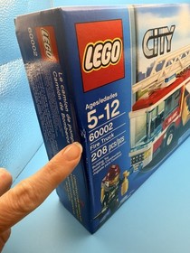 Brand New Sealed LEGO City 60002 Fire Truck Complete Set Retired