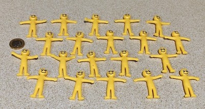 20 gelbe dehnbare Männer Partytütenfüller Kinder Spaß Smiley Mann klebend Beute Spielzeug
