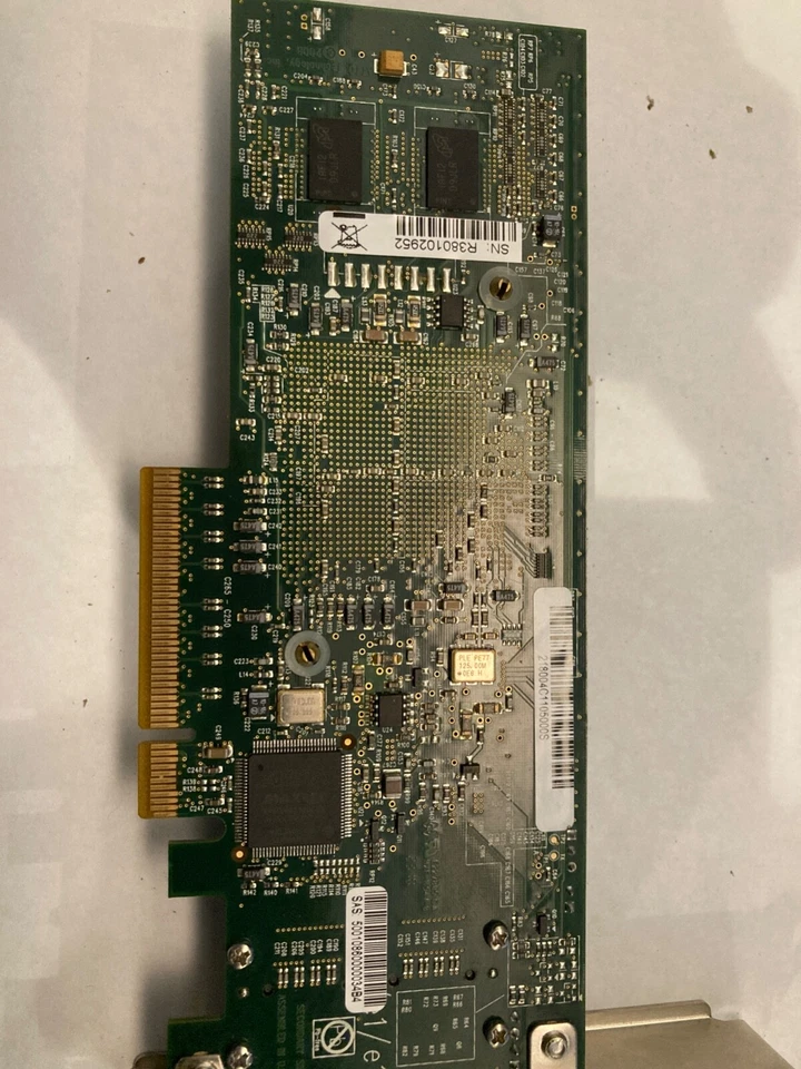 Adaptador ATTO Technology ExpressSAS R380 SAS RAID PCI Express de bajo perfil Foto 2 de 2