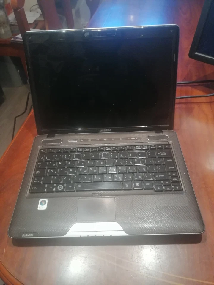 Toshiba U500-10M,Hdmi,Webcam,Wifi,Pant Estallada,Da imagen y funciona,nº5 - Imagen 3 de 4