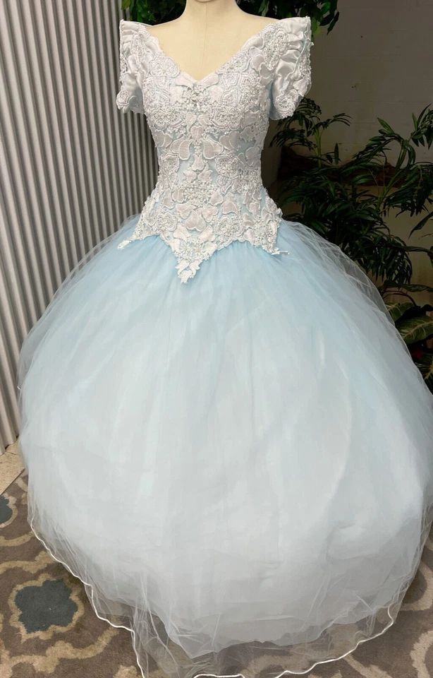 天蓝色手工染色薄纱公主比安奇婚礼球服短袖中号 — 第 2/4 张图片