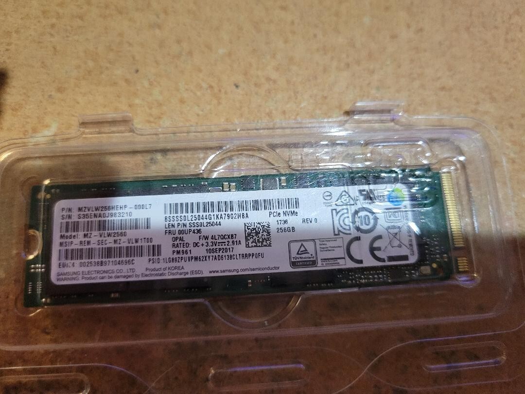 SAMSUNG SSD PM961 256gb PCIe-NVMe M.2 2280 Gen3.0 x4 MZ-VLW2560