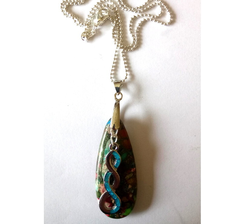 Collier Jaspe Sédiment de Mer multicolore idéal pour rehausser une robe d'été