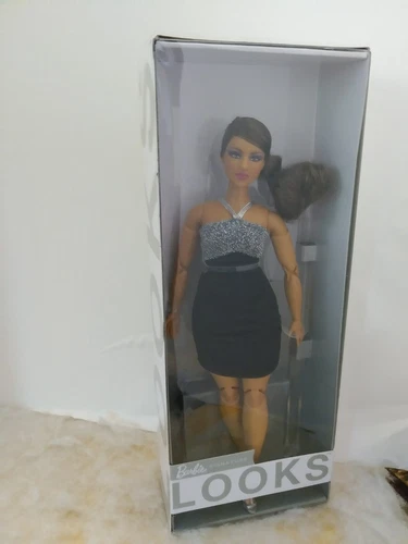Mattel Barbie Signature Looks Series bambola modello HBX95 #12