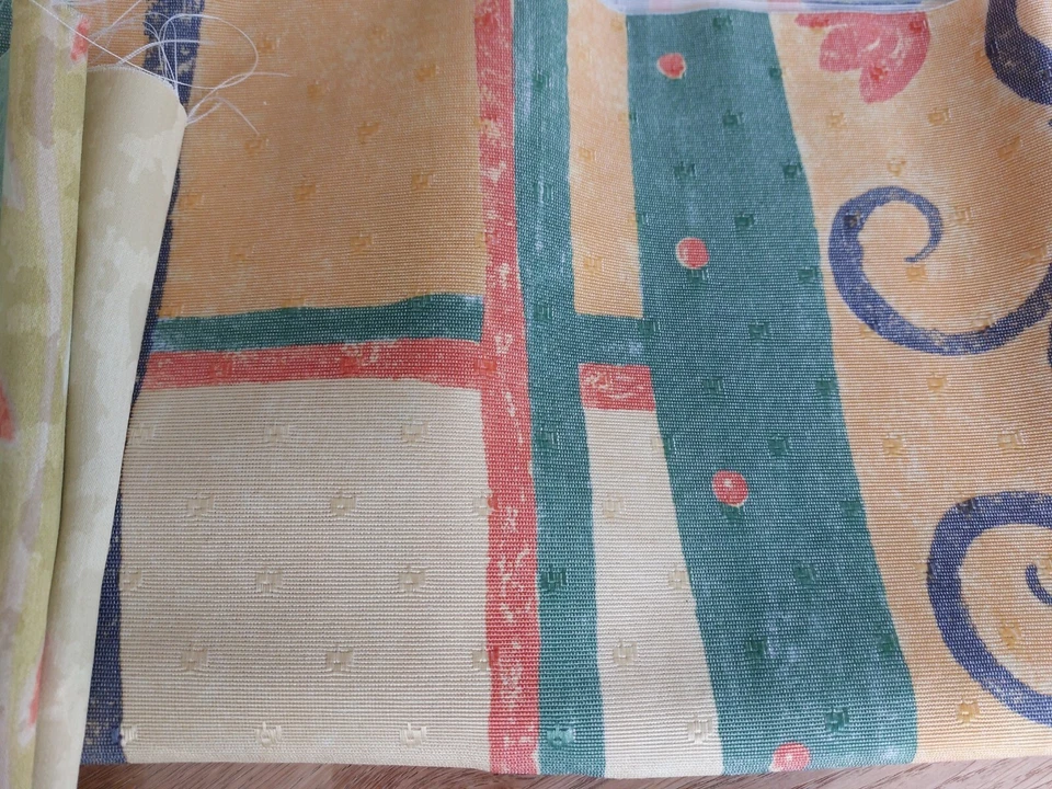 Konvolut Stoffreste in grün. 1x tüllartig. 2x bunt für Dekoration oder Kissen. - Bild 4 von 4