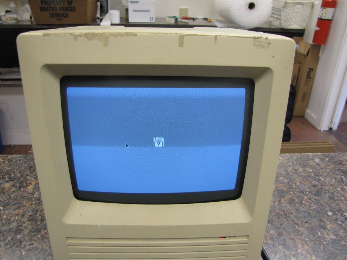 Vintage 1988 Apple Macintosh SE SuperDrive Model M5011 Vintage 1988 Apple Macintosh SE SuperDrive Model M5011