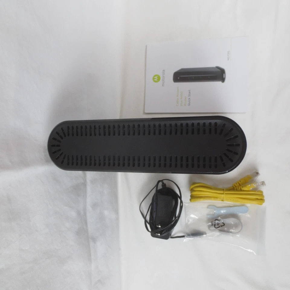 Motorola MG7315 8x4 343 Mbps DOCSIS 3.0 Cable Modem Plus N450 Wi-Fi Router - Image 2 of 4