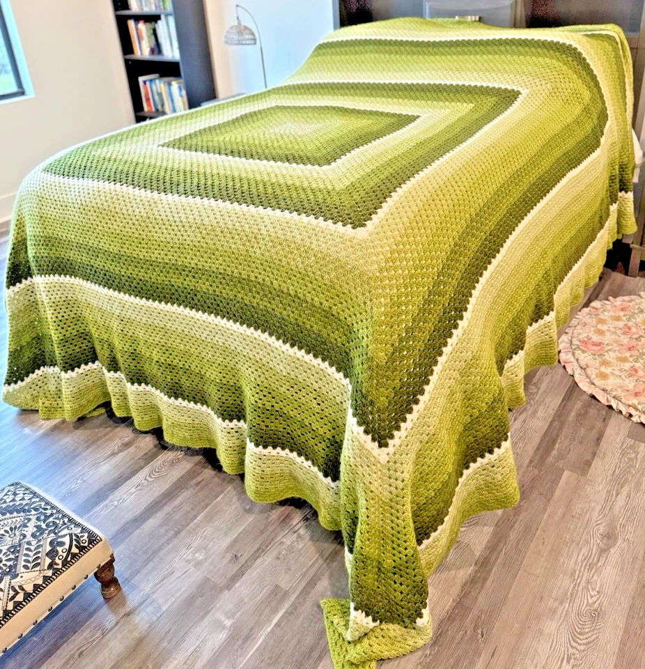 VTG Handmade King Sz Crochet Blanket 130X270" Green White Afghan Boho Bed - Image 3 of 4