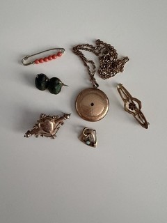 Konvolut antiker Vintage Schmuck – Broschen Medaillon Anhänger Korallenbrosch