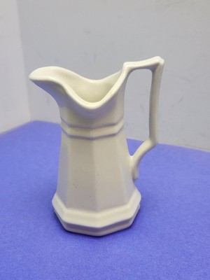 Vintage 1960's Red Cliff Small Creamer Colonial Style 3.75'' Tall USA