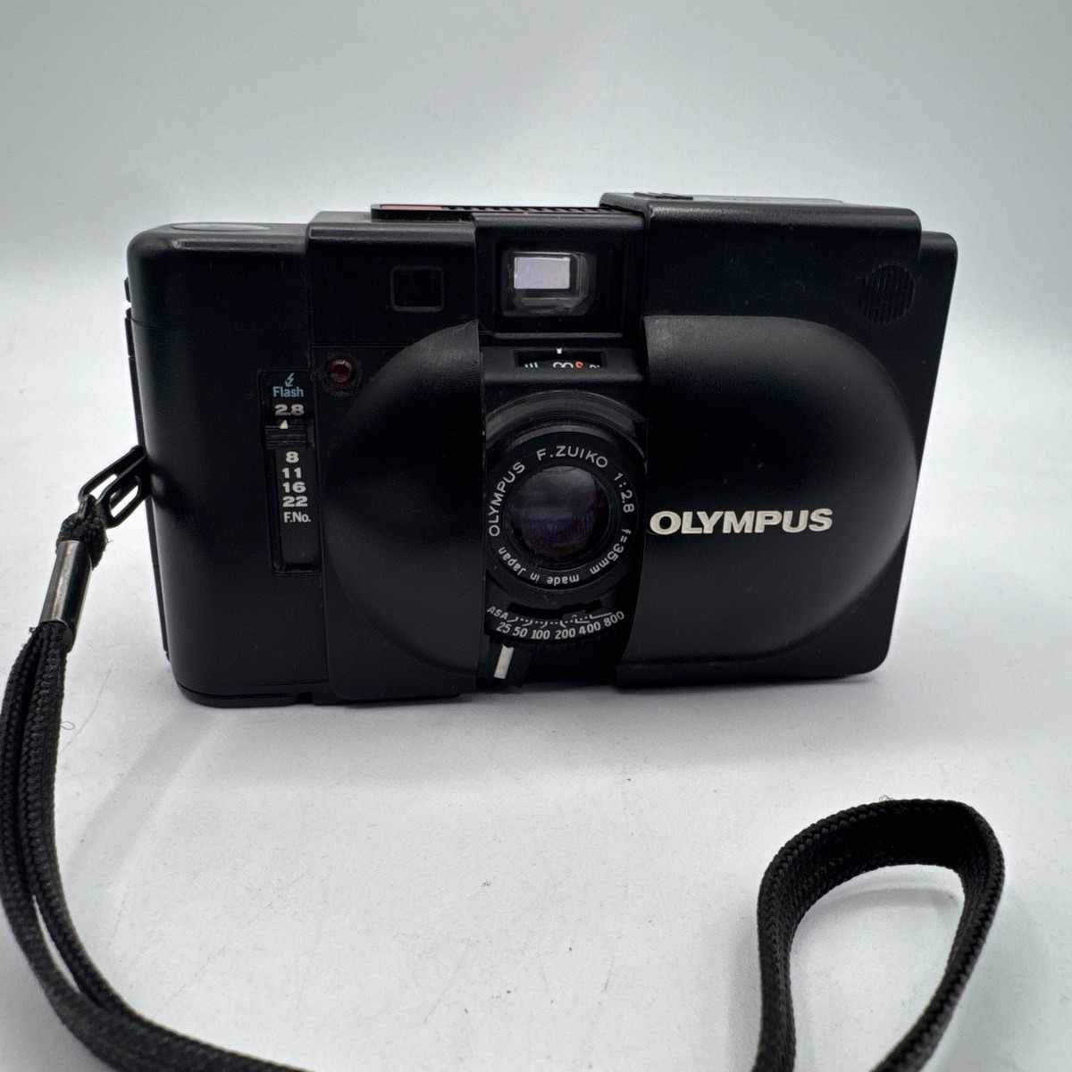 Olympus XA 35mm Rangefinder Film Camera w/Case Zuiko 35mm f/2.8