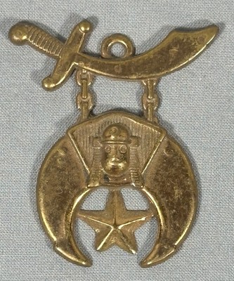 Vintage Masonic Freemason Medal Emblem Brass Crescent Scimitar Star Shrine 2''