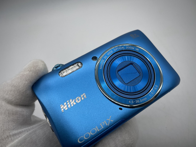 Nikon Coolpix S3600 Compact Bleu Métallisé 20,1MP Zoom Optique 8x + Accessoires