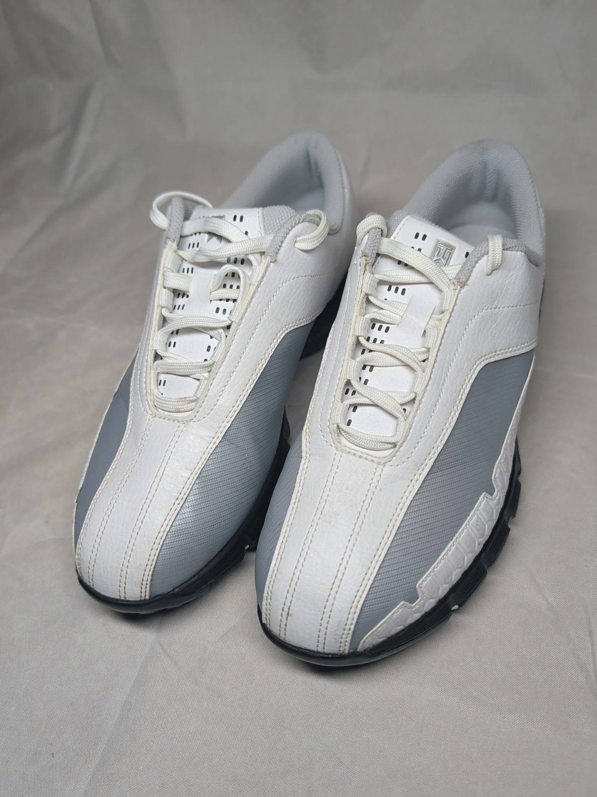 Youth 5y Light Gray White Cleats &ndash; Used Excellent