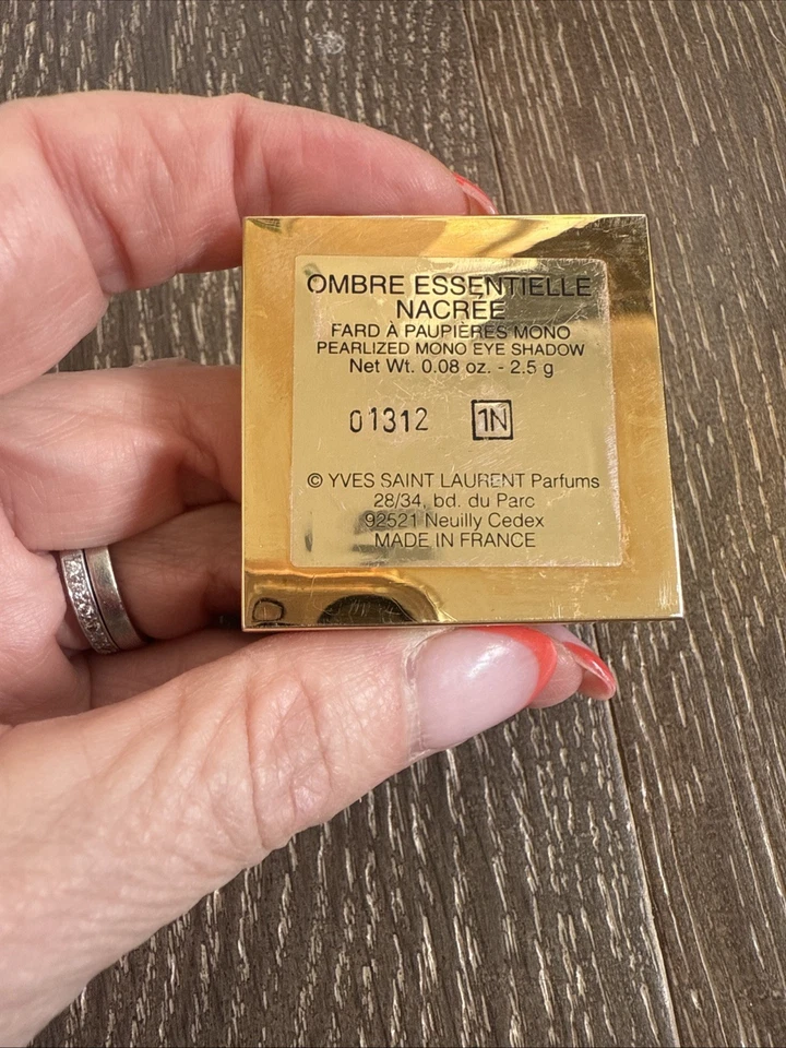 YVES SAINT LAURENT Ombre Essentielle NACREE Eyeshadow #1N Eye Shadow Mini 2.5g - Image 4 of 4