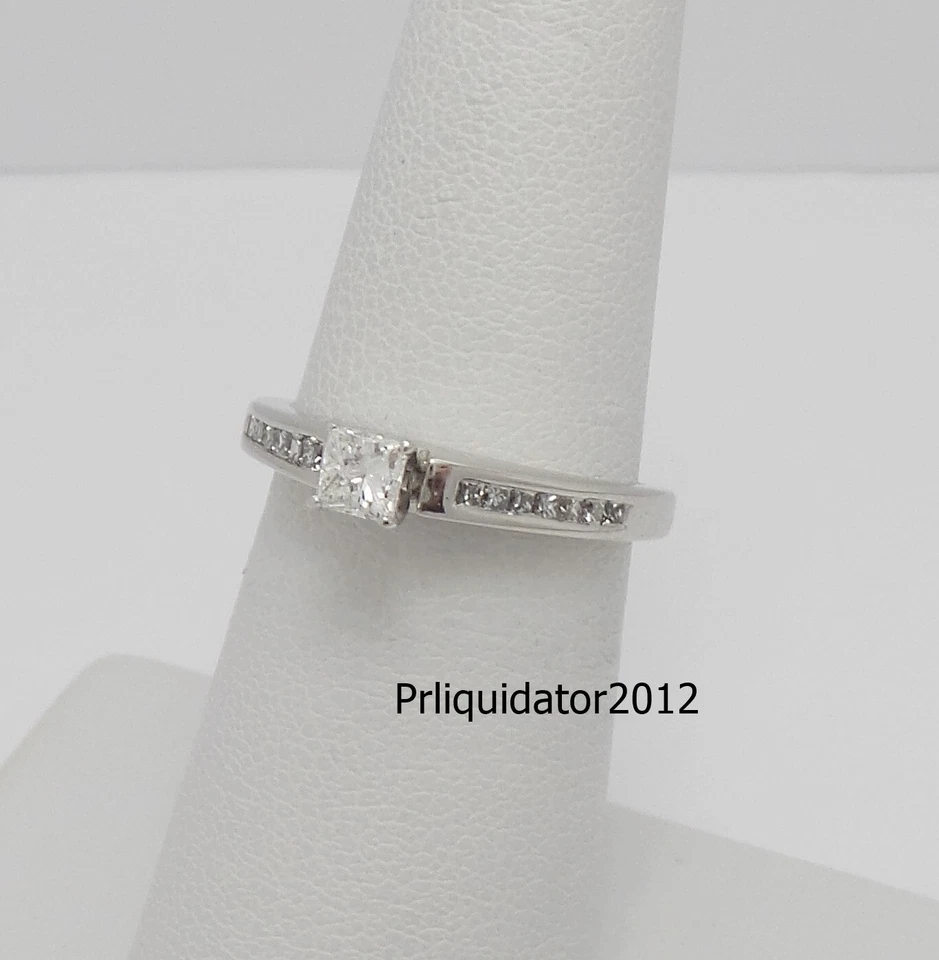 Anillo de boda de compromiso de princesa de diamantes naturales de 1/2 quilate de oro blanco de 14 quilates Foto 2 de 4
