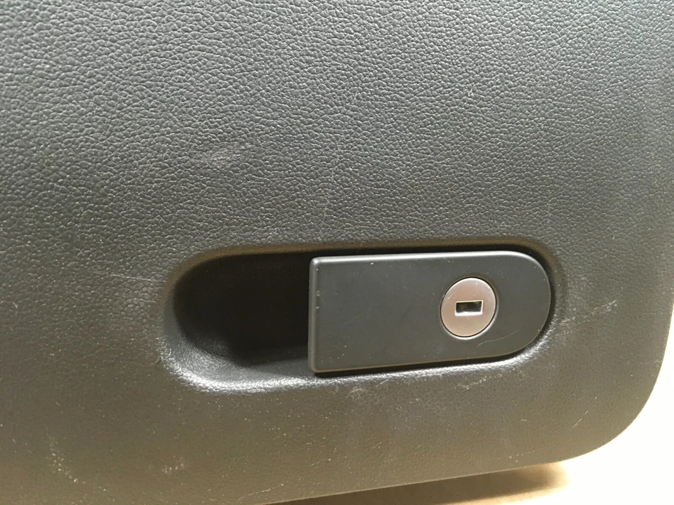 2013 - 2016 Volkswagen Beetle Coupe Glove Box Assembly 5C1857114A OEM . - Image 3 of 4