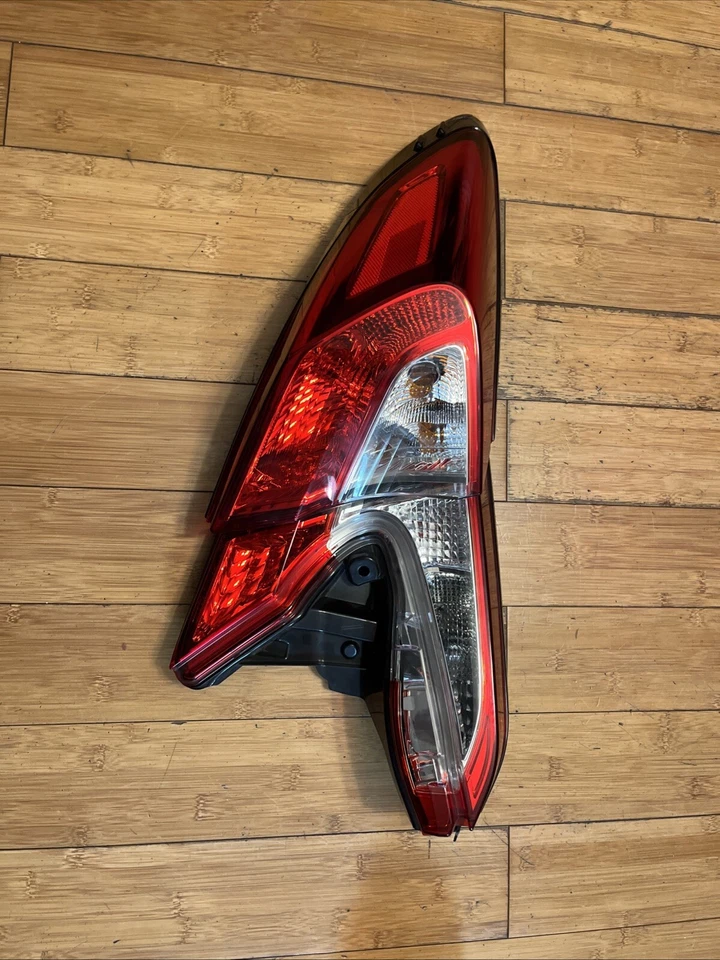 Genuine Toyota C-HR CHR Full Light Set USED (black  Trim Cracked)  PLEASE READ - Image 3 of 4