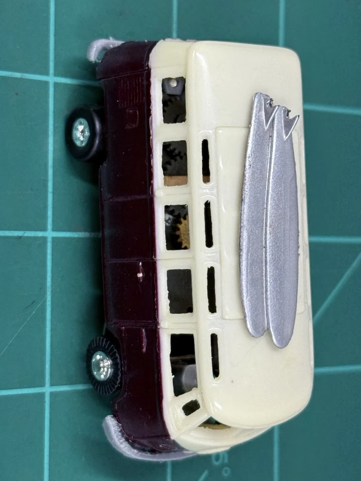 Autobús VW Surf HO SLOT CAR personalizado en chasis estilo Tjet funciona en pista Tyco y Afx Foto 2 de 4