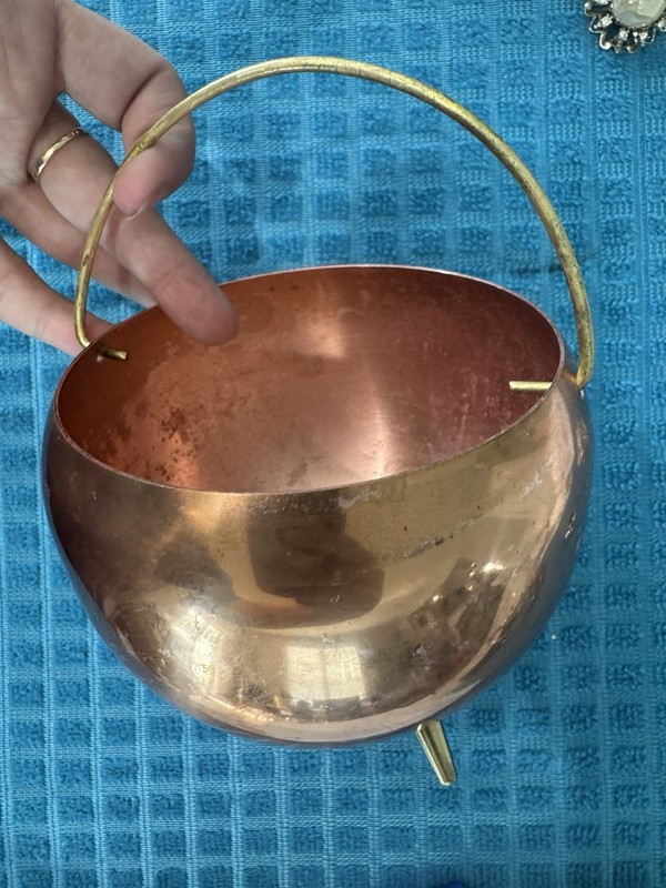 Copper Metal Bowl Cauldron w/ Brass Tone Handle & Tripod Feet w/ Handle