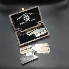 M5/09/26 (REF44216) Coffret avec rasoir et lames équipement rasage