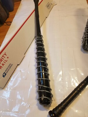 Black & Grip ''LUCILLE'' Replica Maple Baseball Bat! The Walking Dead. Barbed Wire