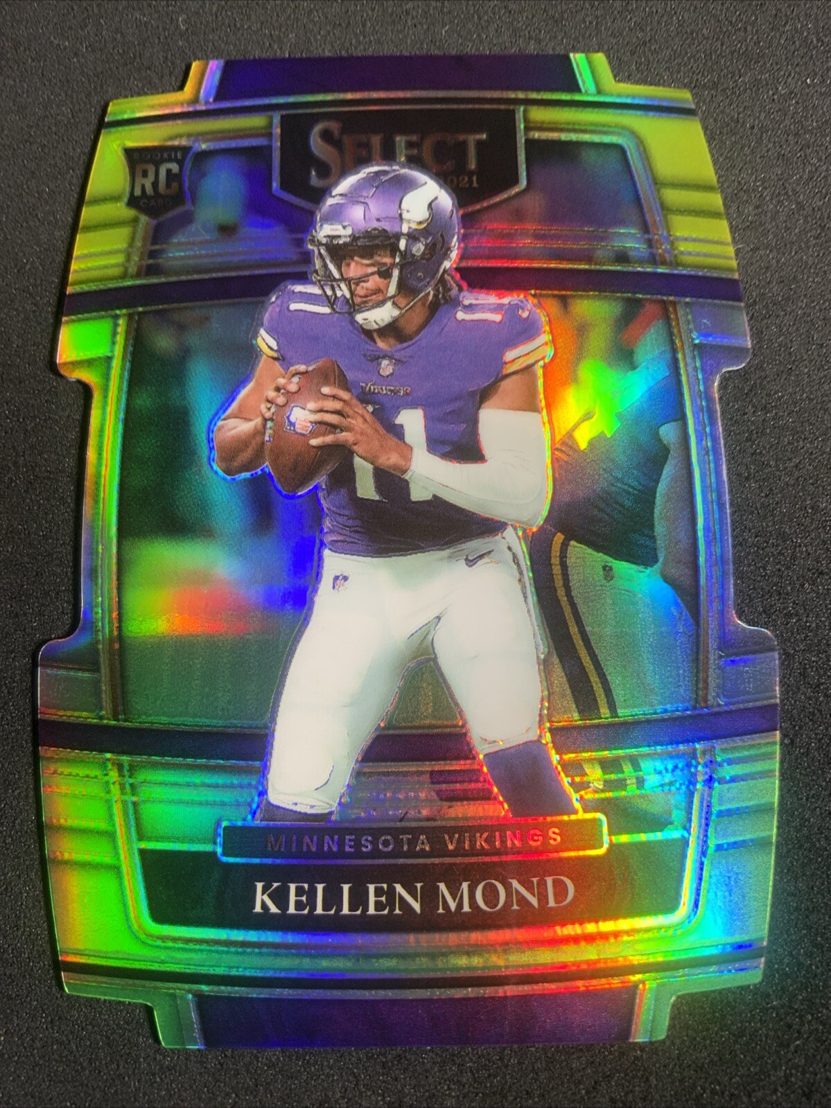 2021 Panini Select - Concourse Green & Yellow Prizm Die-Cut #64 Kellen Mond (RC)