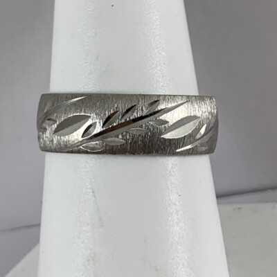 Weißgold Ring 6 mm breit geätzter Stiel Blattmuster Größe 7 1/2 10k 