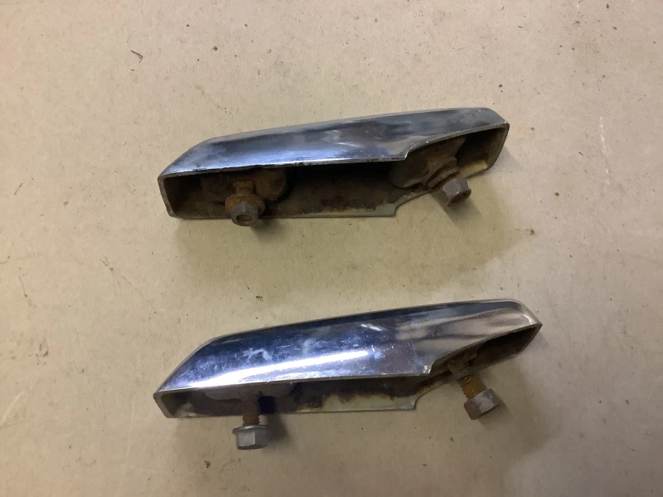 Protetores de para-choque traseiro 70 71 72 Cuda originais Mopar Barracuda - Imagem 3 de 4