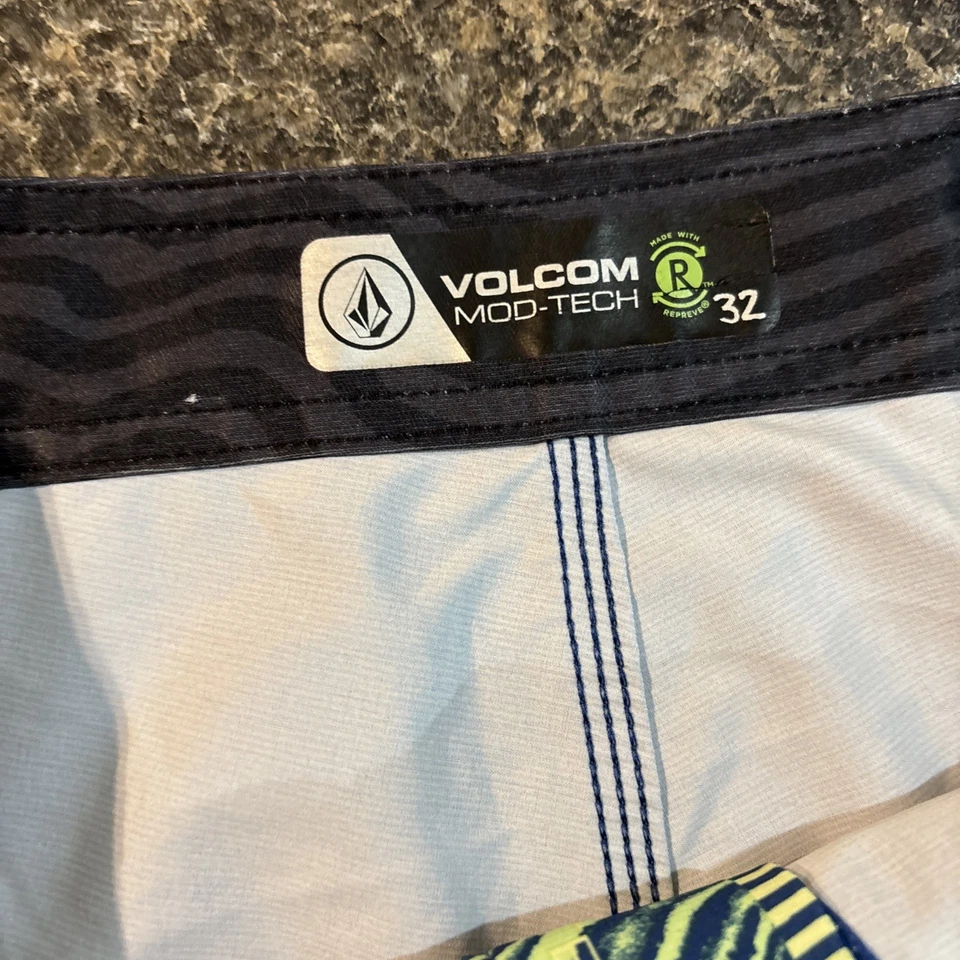 VOLCOM Mod-Tech Size Mens 32 Blue Board Shorts, Swim Shorts, Surfer Lime Green - Image 2 of 4
