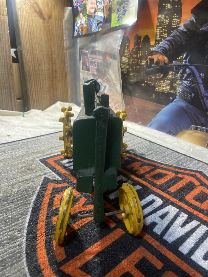 Vintage JOHN DEERE Farm Tractor With Green-Yellow Wheels - Image 2 of 4