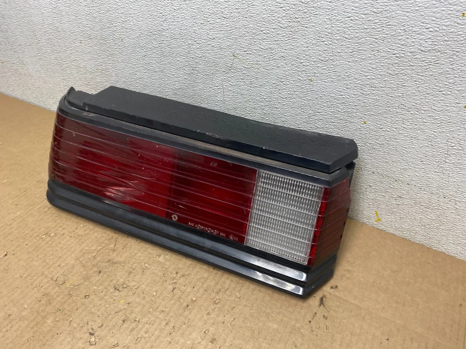 Luz trasera izquierda del lado del conductor Chrysler 1984 1985 1986 OEM L8703 DG Foto 2 de 4