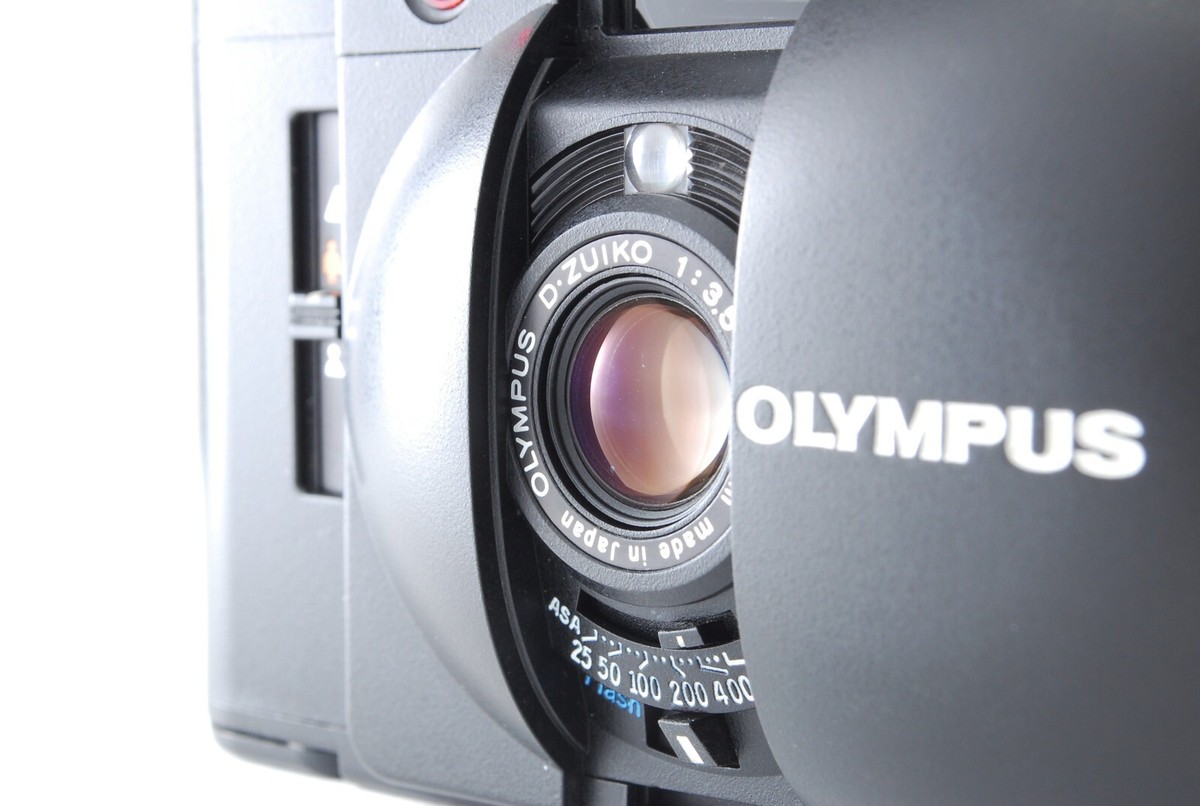 Mint】 Olympus XA2 Point & Shoot 35mm Film Camera w/ A11 Flash