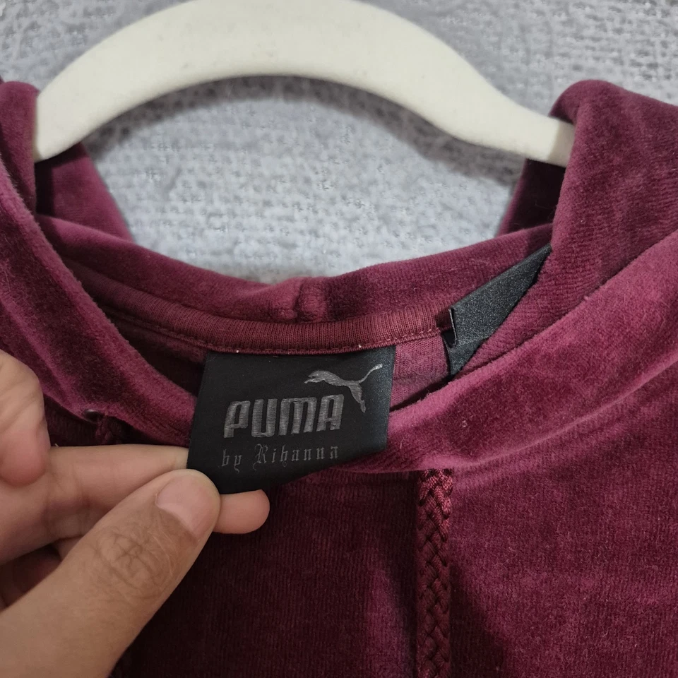 Pulôver feminino FENTY x Puma RHIANNA com capuz veludo marrom pequeno - Imagem 2 de 4