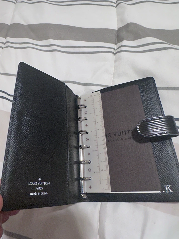 AUTÉNTICO LOUIS VUITTON NEGRO EPI CUERO AGENDA PM (portapasaporte) CA1022 Usado Foto 3 de 4