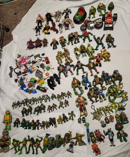 Huge Lot of Teenage Mutant Ninja Turtles Vintage Figures  TMNT 2000's